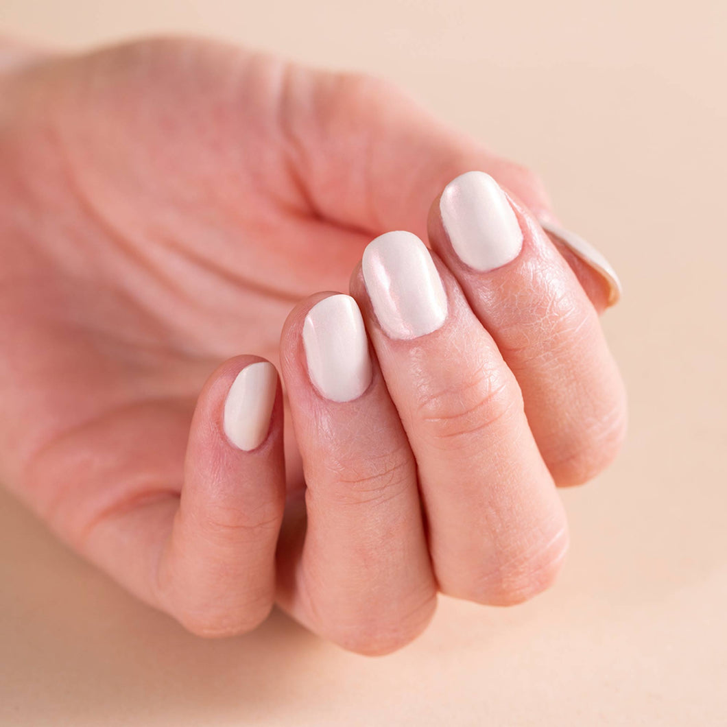 CND VINYLUX - Keep an Opal Mind #439