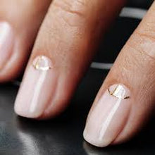 Load image into Gallery viewer, CND VINYLUX - Veiled #320
