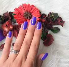 Load image into Gallery viewer, CND VINYLUX - Video Violet #236 (Discontinued)
