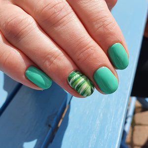 CND CREATIVE PLAY - You've got kale - Creme Finish